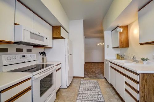 6014 Dell Dr, Madison WI  53718-8200 exterior