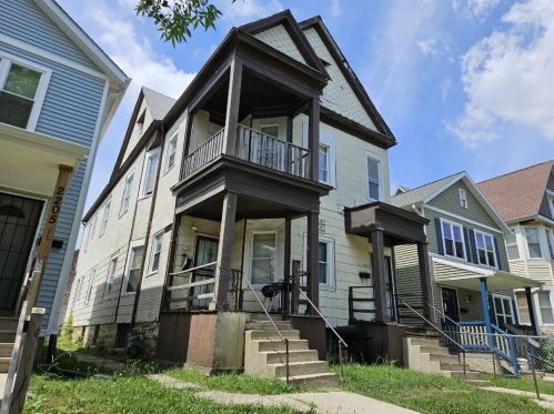 2209 29th St, Milwaukee, WI 53215-2428