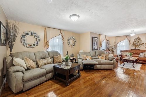 48 Trowbridge Circuit, Worcester MA 01603-2223 exterior