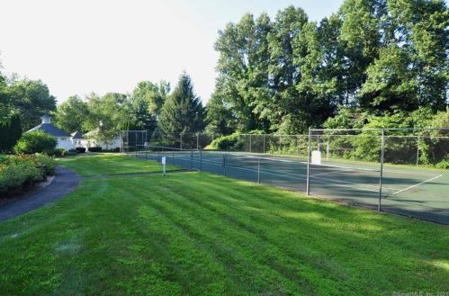 28 Last Leaf Cir, Windsor CT  06095-4733 exterior