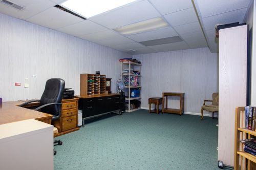 2242 Meadowglen Dr, Grand Rapids MI 49505-6302 exterior