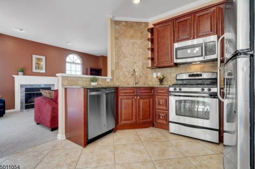 10 Delaney Ct, Bridgewater NJ 08807-5568 exterior