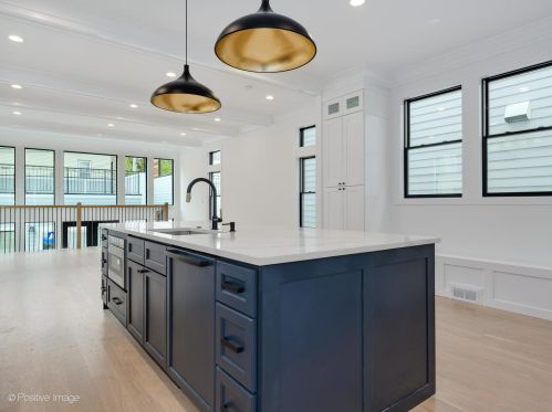 1943 Honore St, Chicago IL  60622-1044 exterior