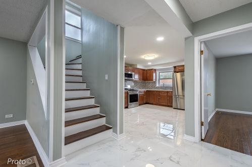 8017 Sacramento Ave, Chicago IL  60652-2732 exterior