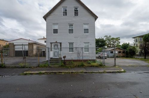 24 Langdon St, Worcester, MA 01608-2115