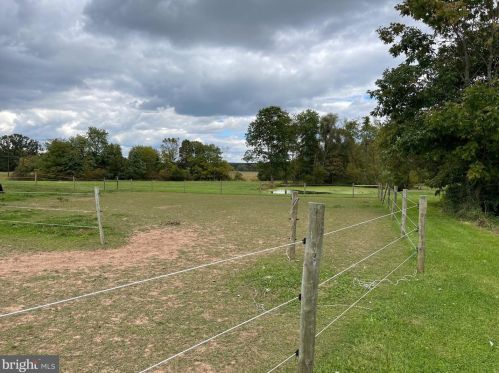 998 Plunkert Rd, Littlestown PA 17340-9643 exterior