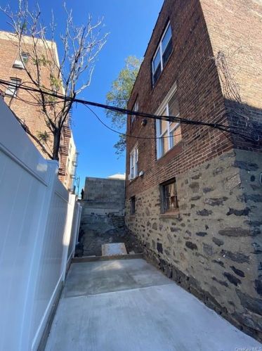 1927 Hennessy Pl, Bronx NY 10453-2910 exterior