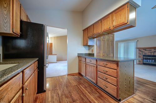 995 Woodlane Dr, Rochester MI 48307-4254 exterior