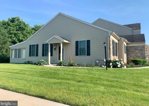 700 Creekside Dr, Hummelstown, PA 17036-7077