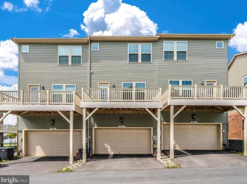 22213 Broadway Ave, Clarksburg MD 20871-3430 exterior