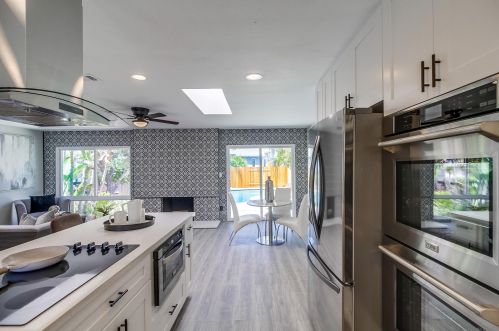 6979 Bobhird Dr, San Diego CA  92119-2021 exterior