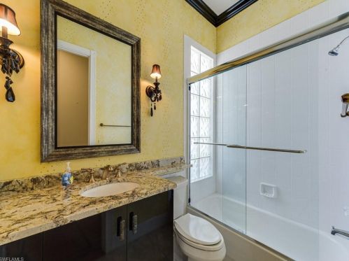 4264 Montalvo Ct, Naples FL 34109-3335 exterior