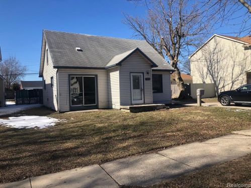 8305 Fenton St, Dearborn Heights MI  48127-4501 exterior