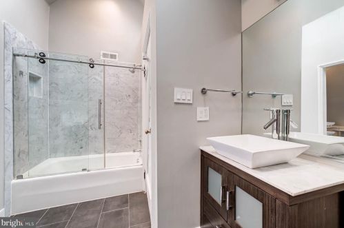 527 Wilkes St, Alexandria VA  22314-3723 exterior