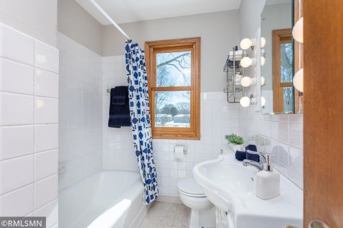 678 Iowa Ave, Saint Paul MN 55106-1015 exterior