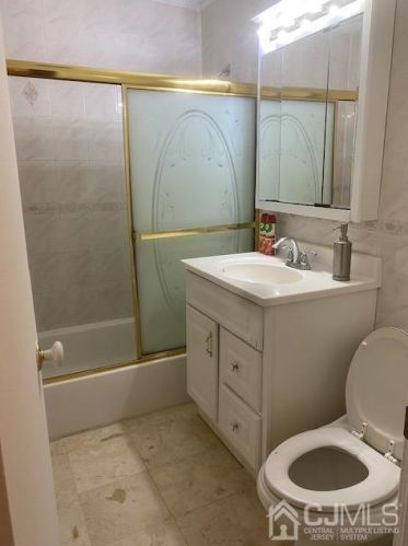 464 College Dr, Edison NJ  08817-5951 exterior