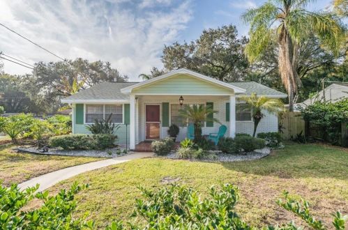 1219 Norfolk St, Tampa FL 33604-5031 exterior