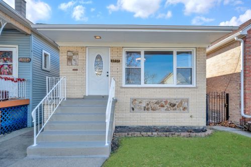 3717 61st St, Chicago, IL 60629-3923