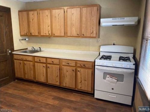 303 Haledon Ave, Paterson NJ 07508-2770 exterior