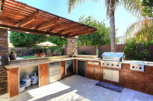 4515 Chisum Trl, Phoenix AZ  85050-8568 exterior