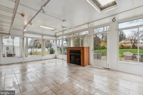 316 Glengary Dr, Pittsburgh PA 19083-2714 exterior