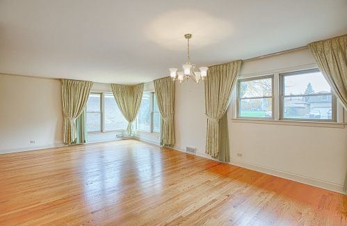 4668 Devon Ave, Chicago IL 60712-4420 exterior