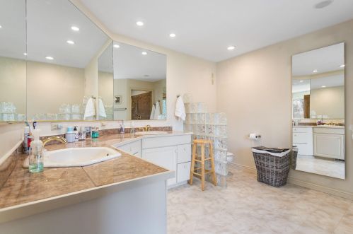 1061 Robinhood Dr, Meskegon MI  49445-2075 exterior