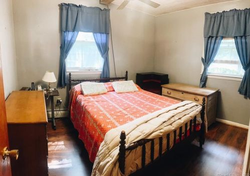 323 Maple St, Killingly CT 06239-1705 exterior