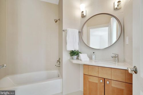 9318 Cranford Dr, Rockville MD 20854-2231 exterior