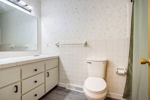 223 Barberry Ave, Kalamazoo MI 49002-6205 exterior