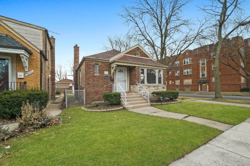 8559 Maryland Ave, Chicago, IL 60619-6215