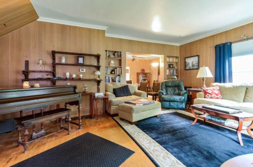 1413 8 Ave, Broadview IL 60153-1910 exterior