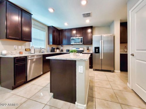 8057 Albeniz Pl, Phoenix AZ  85043 exterior