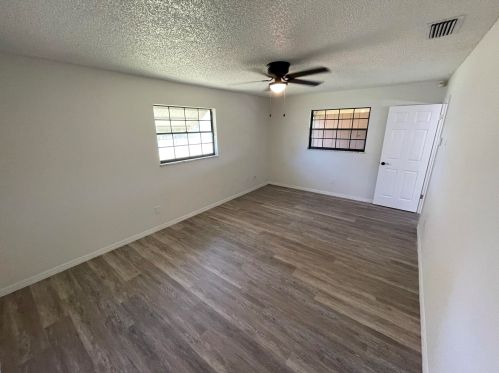 642 Curtis St, Fort Pierce FL 34983-1916 exterior