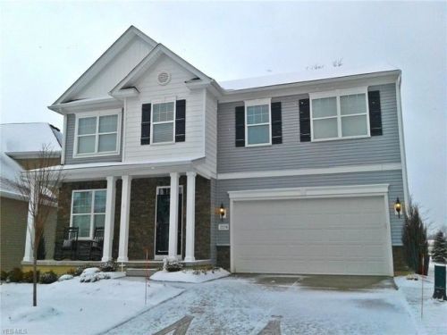 12274 Edgebrook Dr, Cleveland, OH 44149-4105