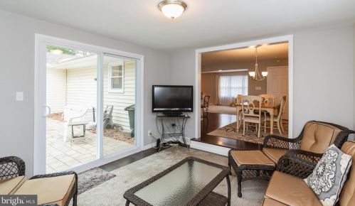 33 Vly Vw Dr, Hanover PA 17331-8307 exterior