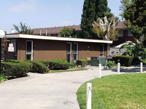 15500 Tustin Village Way, Tustin CA  92780-4208 exterior