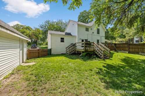 963 Knapp St, Grand Rapids MI 49505-4419 exterior