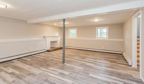 11 Colonial Dr, North Haven CT 06473-1238 exterior