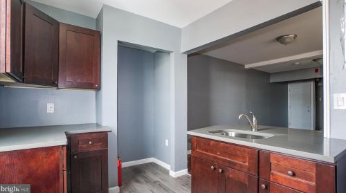 6215 Market St, Philadelphia PA 19139-2923 exterior