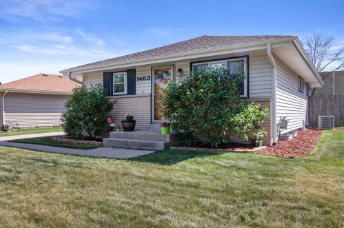 1463 Granada St, Milwaukee, WI 53221-5109