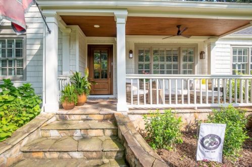 692 Darlington Rd, Atlanta, GA 30305-2709