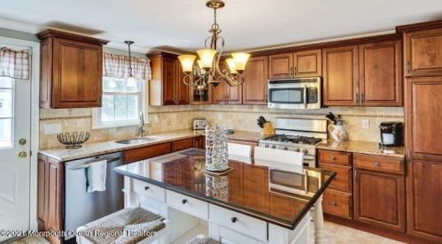 14 Vance Ave, Lavallette, NJ 08735-2239