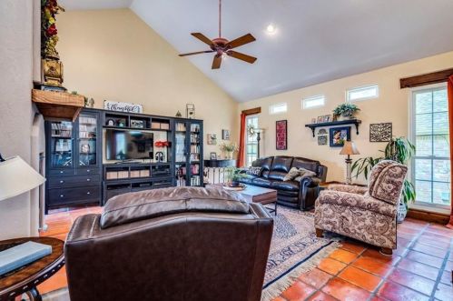 301 Riverview Dr, Georgetown TX 78628-8200 exterior