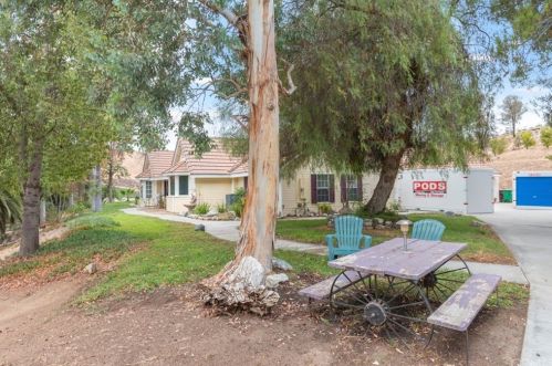 38325 De Portola Rd, Temecula CA 92592-8984 exterior