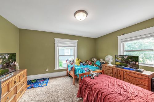 1665 Plainfield Ave, Grand Rapids MI 49505-4704 exterior