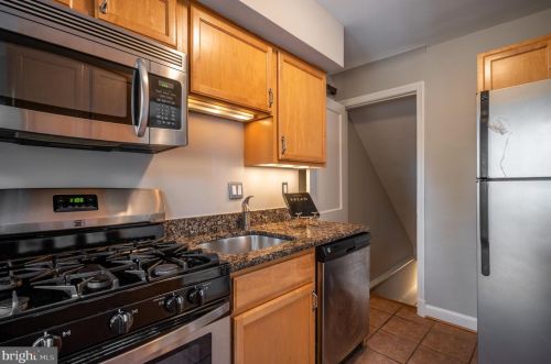 16 Monroe Ave, Alexandria VA 22301-1923 exterior