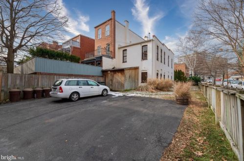 1837 19 St, Washington DC 20002-3009 exterior