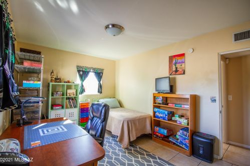 4744 13 St, Tucson AZ 85719-6213 exterior