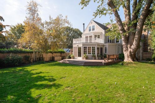 118 Shore Rd, Old Greenwich CT  06870-2214 exterior